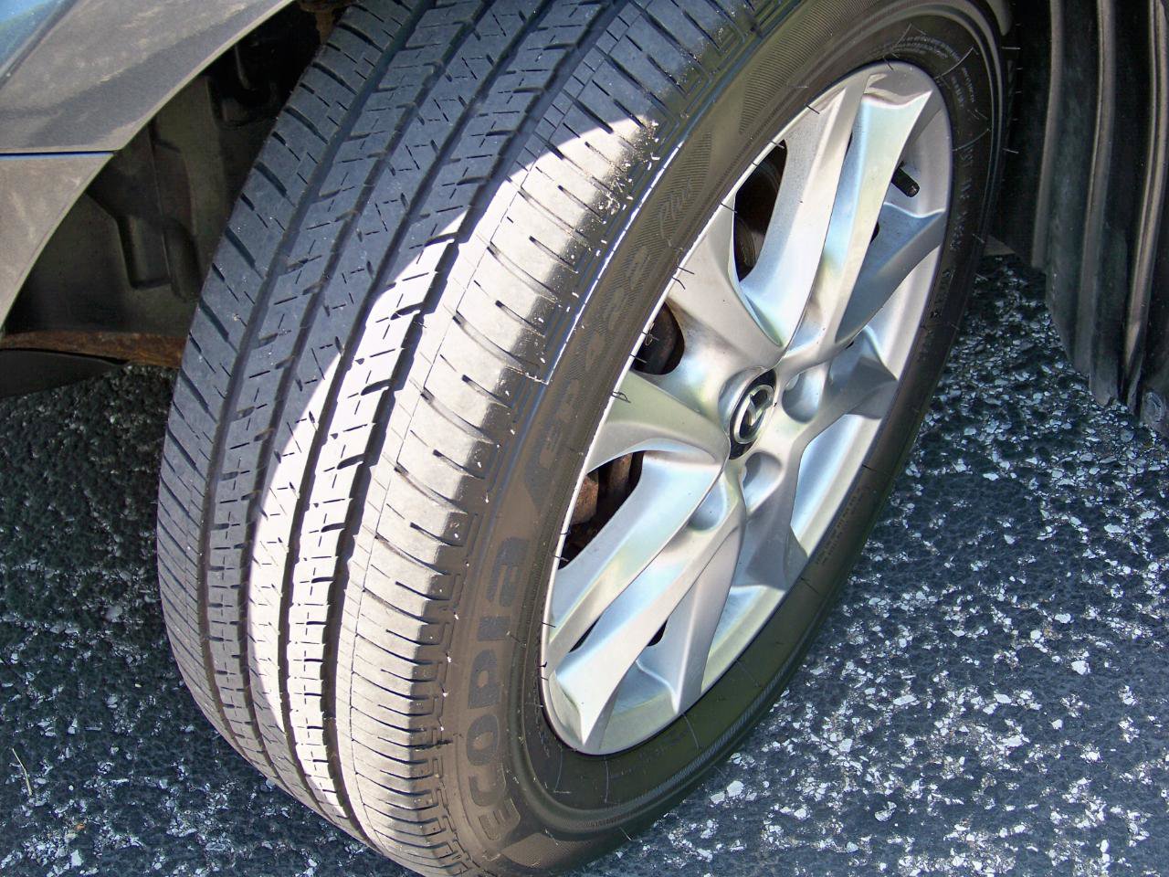 Used 2014 MAZDA MAZDA3 i Touring w/ Technology Package FWD image 26