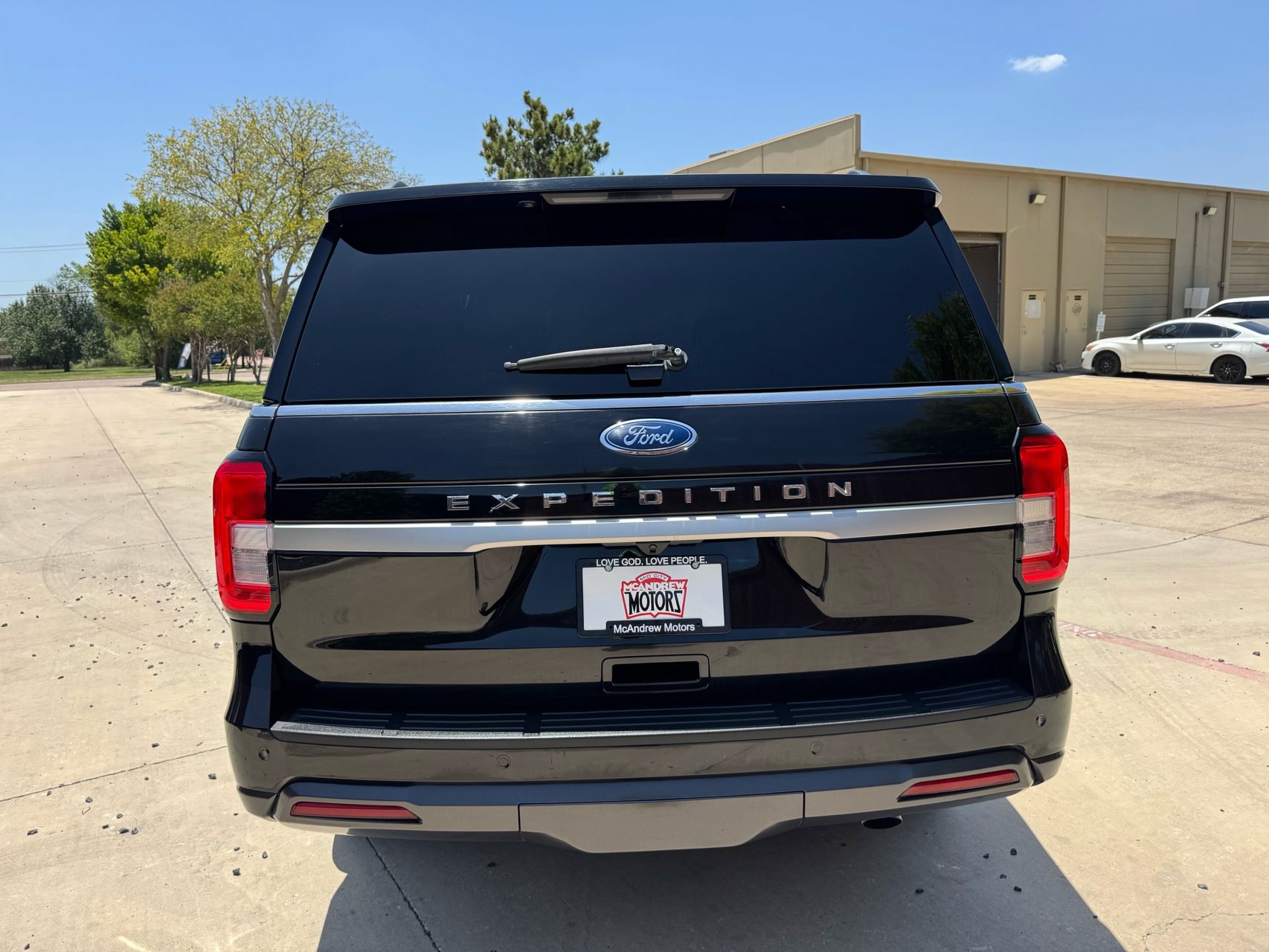 Used 2022 Ford Expedition XL AWD/4WD image 3