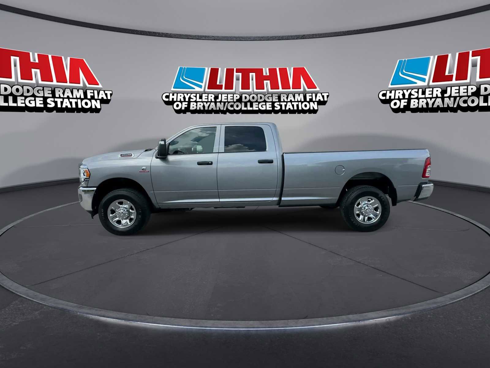 Used 2024 RAM 3500 Tradesman w/ Chrome Appearance Group image 5
