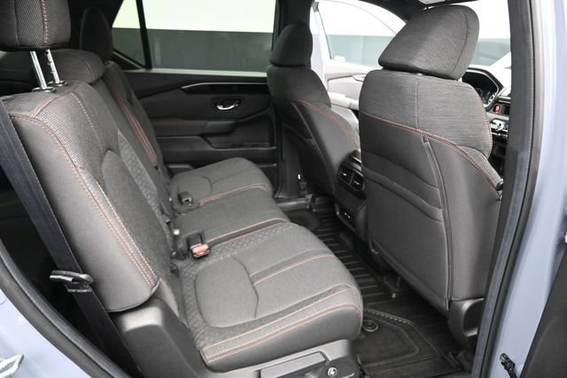 Used 2025 Honda Pilot Sport image 24