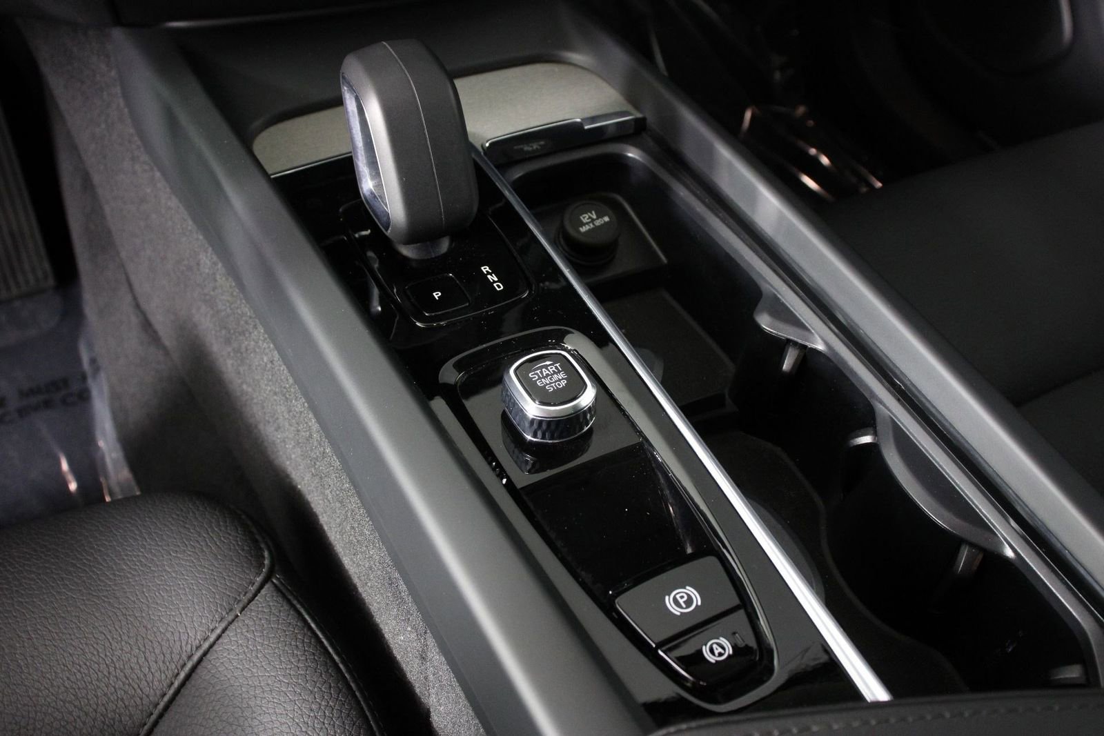 Certified 2025 Volvo XC60 B5 Plus AWD/4WD image 15