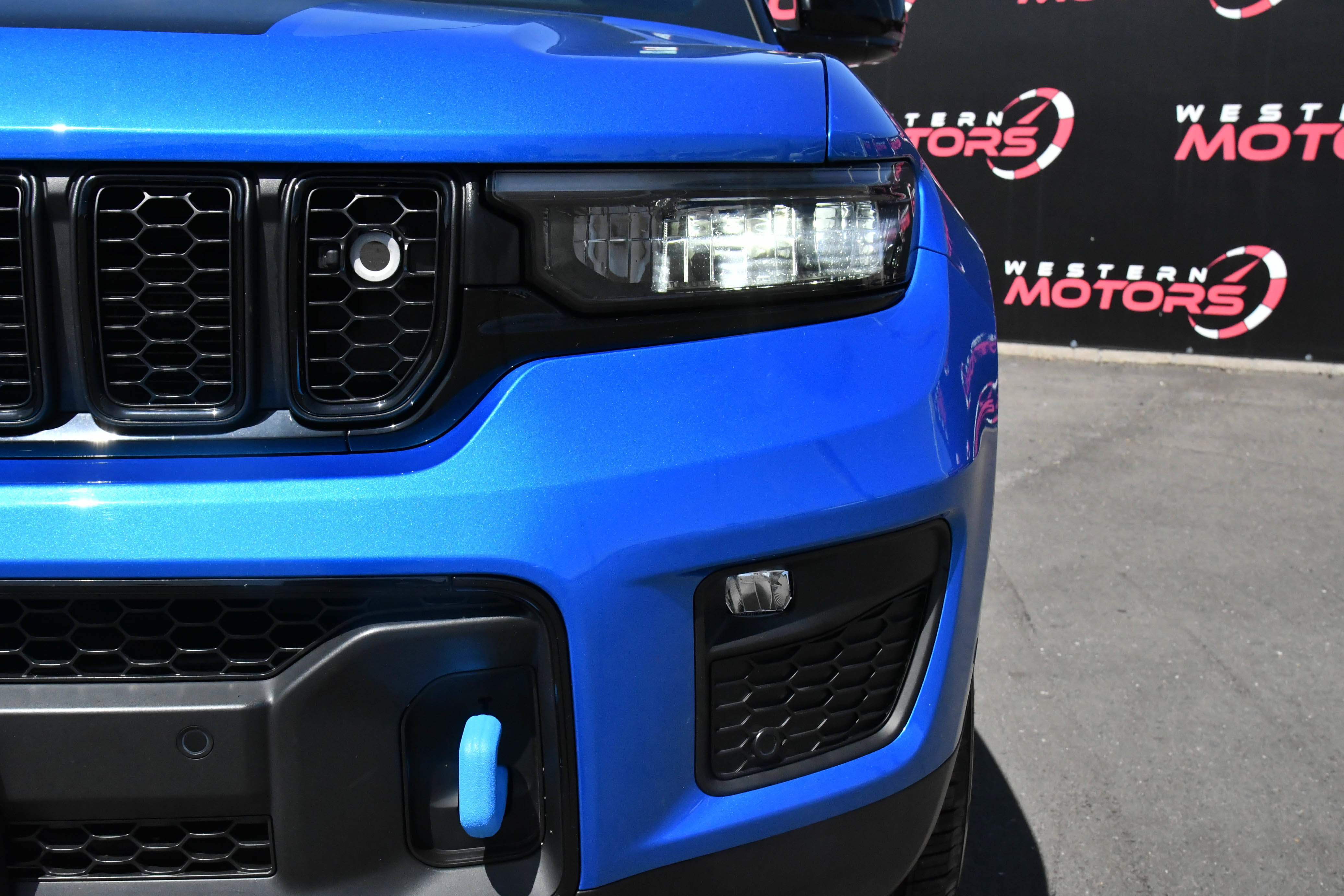 Used 2023 Jeep Grand Cherokee Trailhawk w/ Advanced Protech Group II AWD/4WD image 11