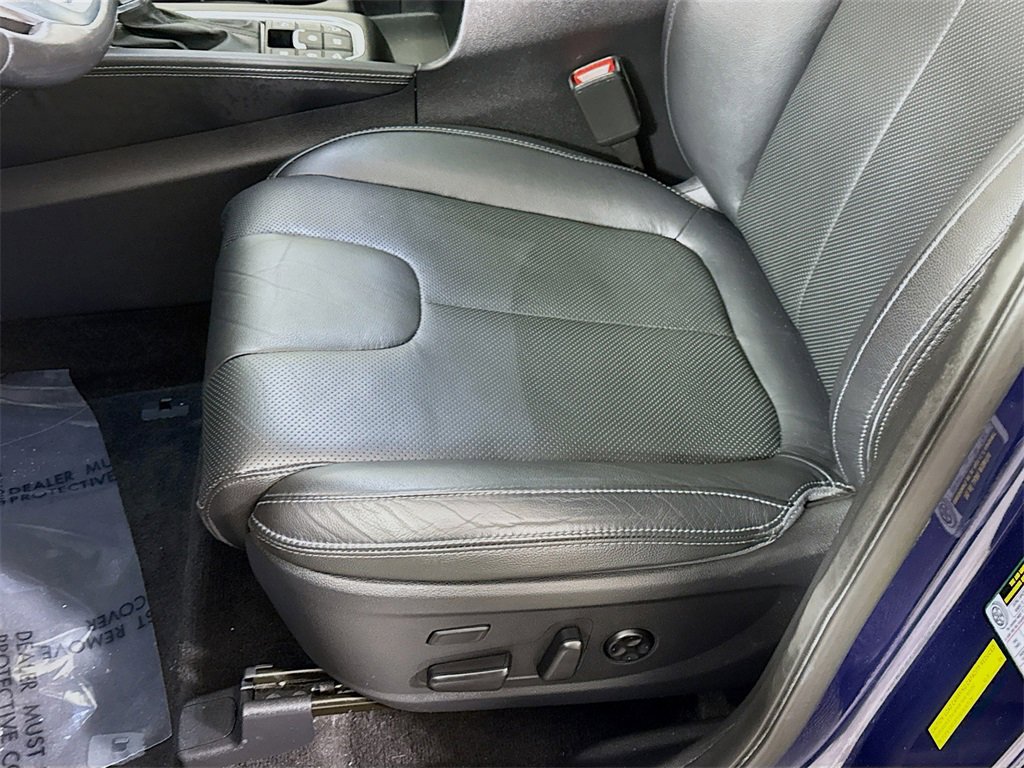 Used 2020 Hyundai Santa Fe Limited image 25