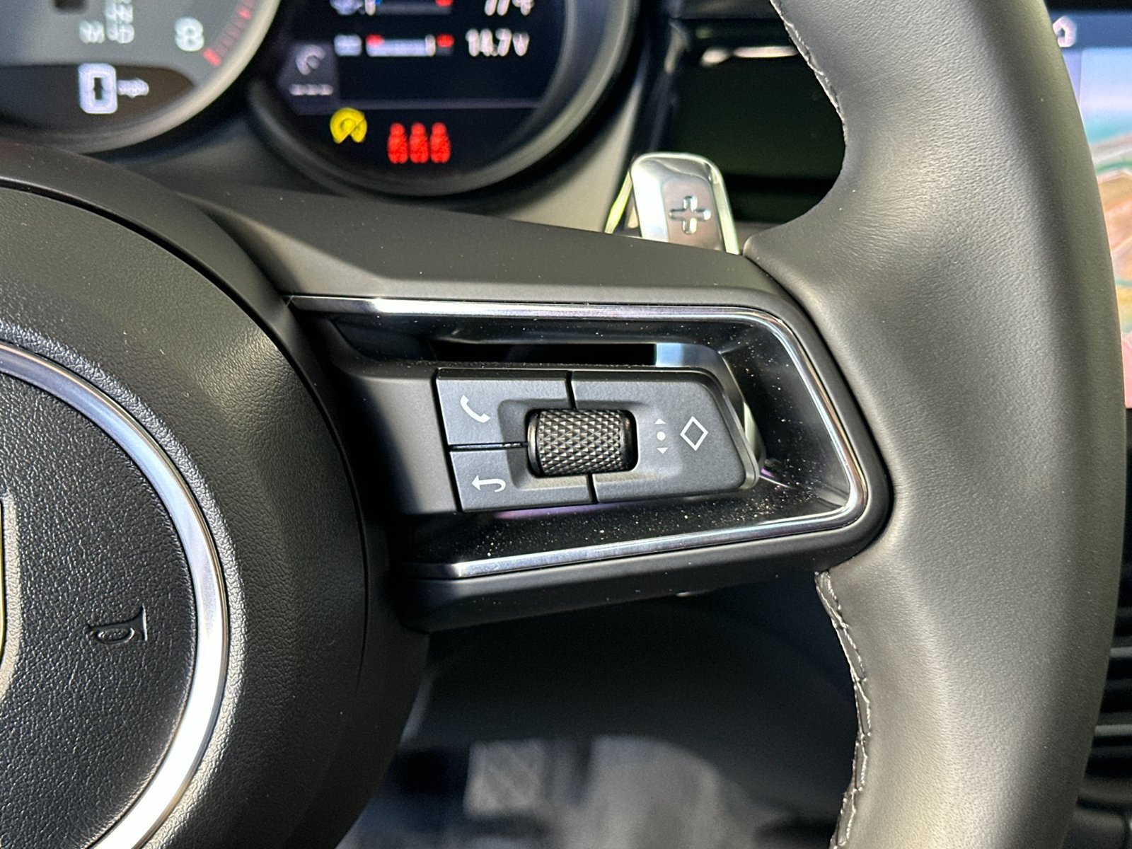 Certified 2026 Porsche Macan AWD/4WD image 28