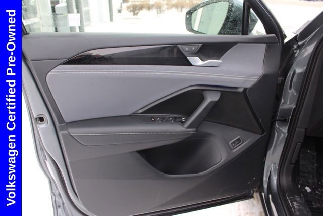 Used 2025 Volkswagen Tiguan SE image 17