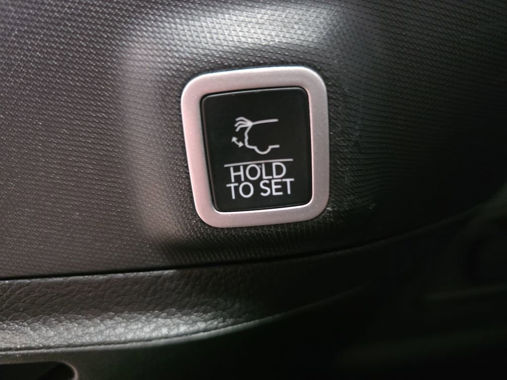 Used 2024 Jeep Grand Cherokee Altitude image 13