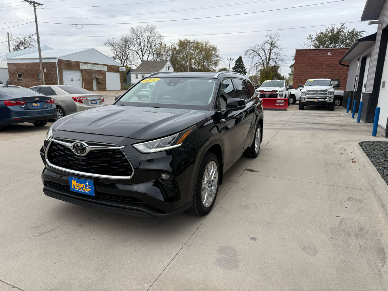 Used 2021 Toyota Highlander Limited image 3