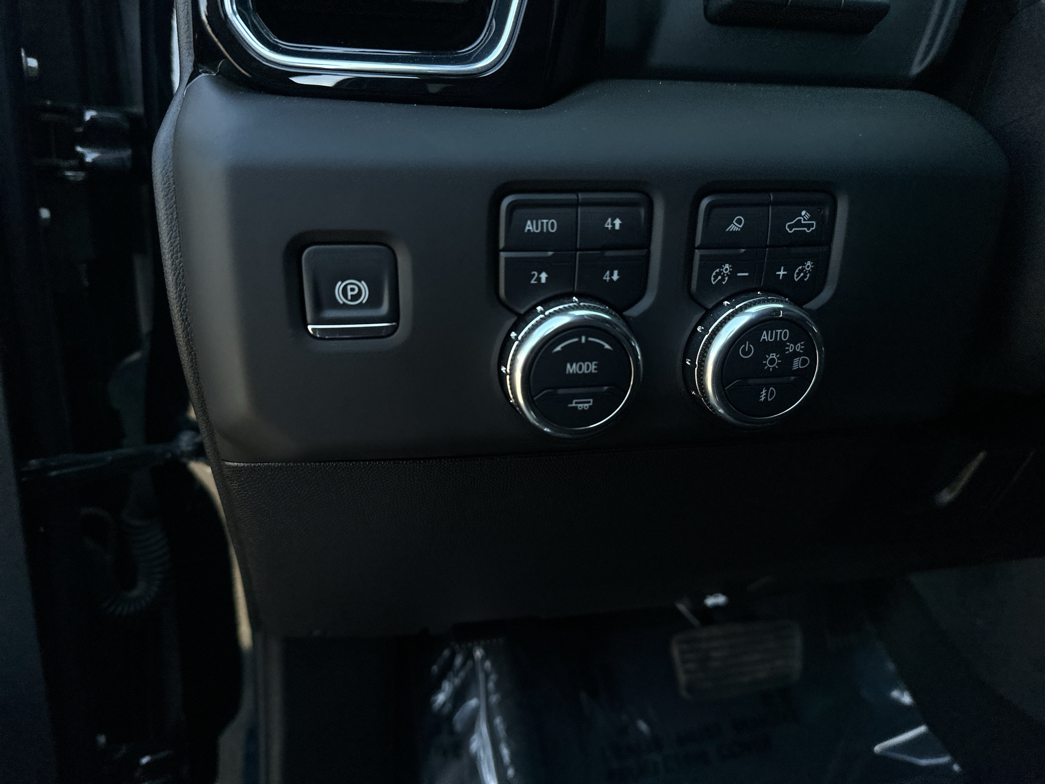 Used 2025 GMC Sierra 3500 Denali w/ Denali Reserve Package AWD/4WD image 24