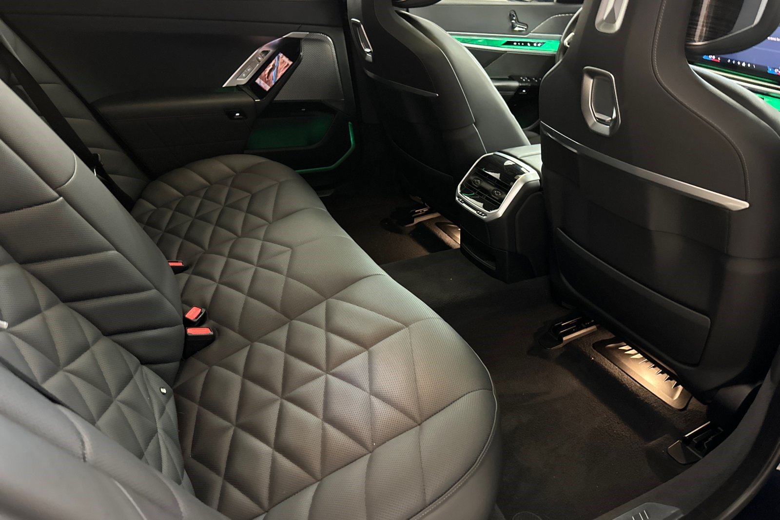 Certified 2023 BMW 740i RWD image 31