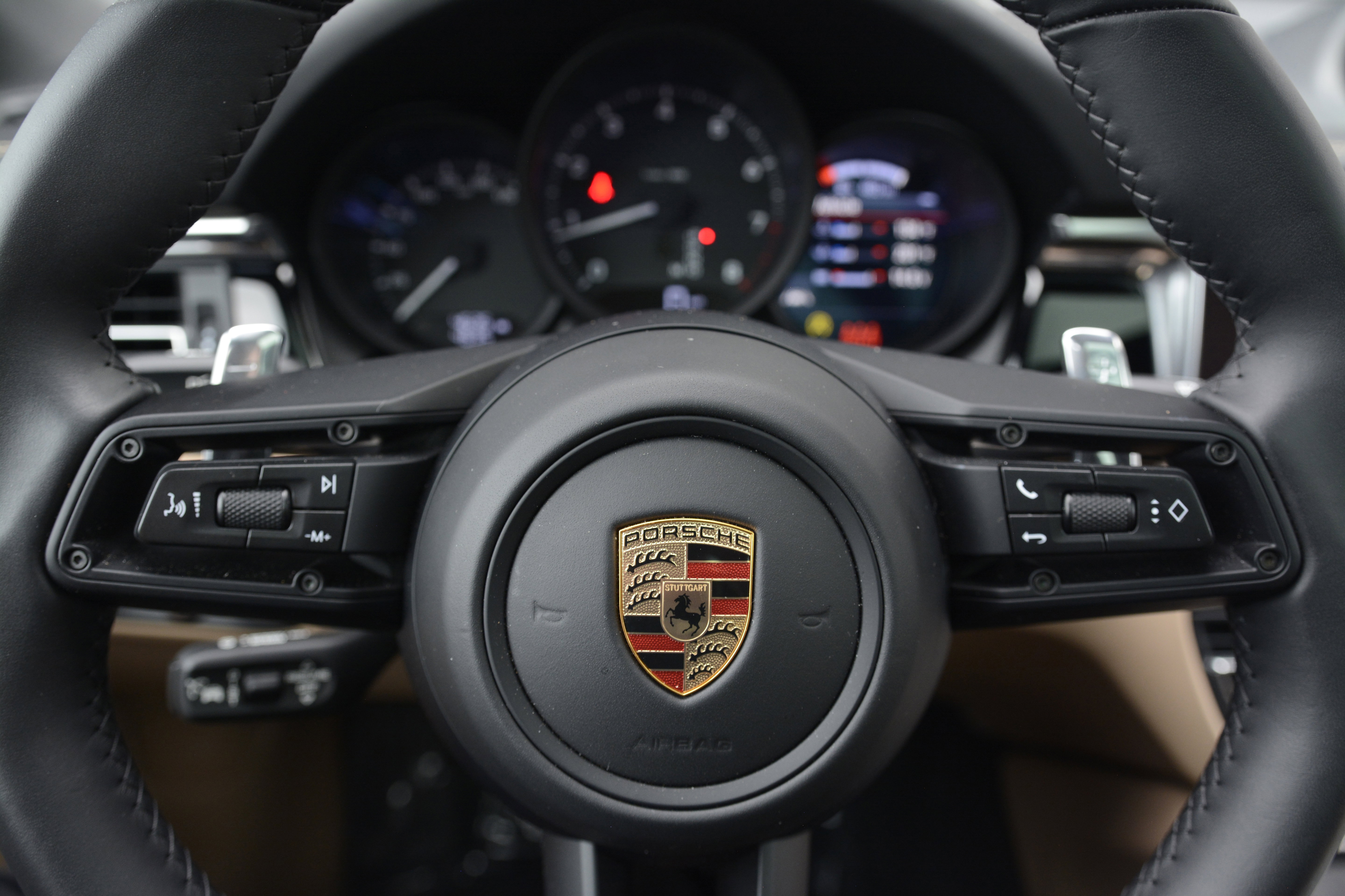 Certified 2026 Porsche Macan AWD/4WD image 17