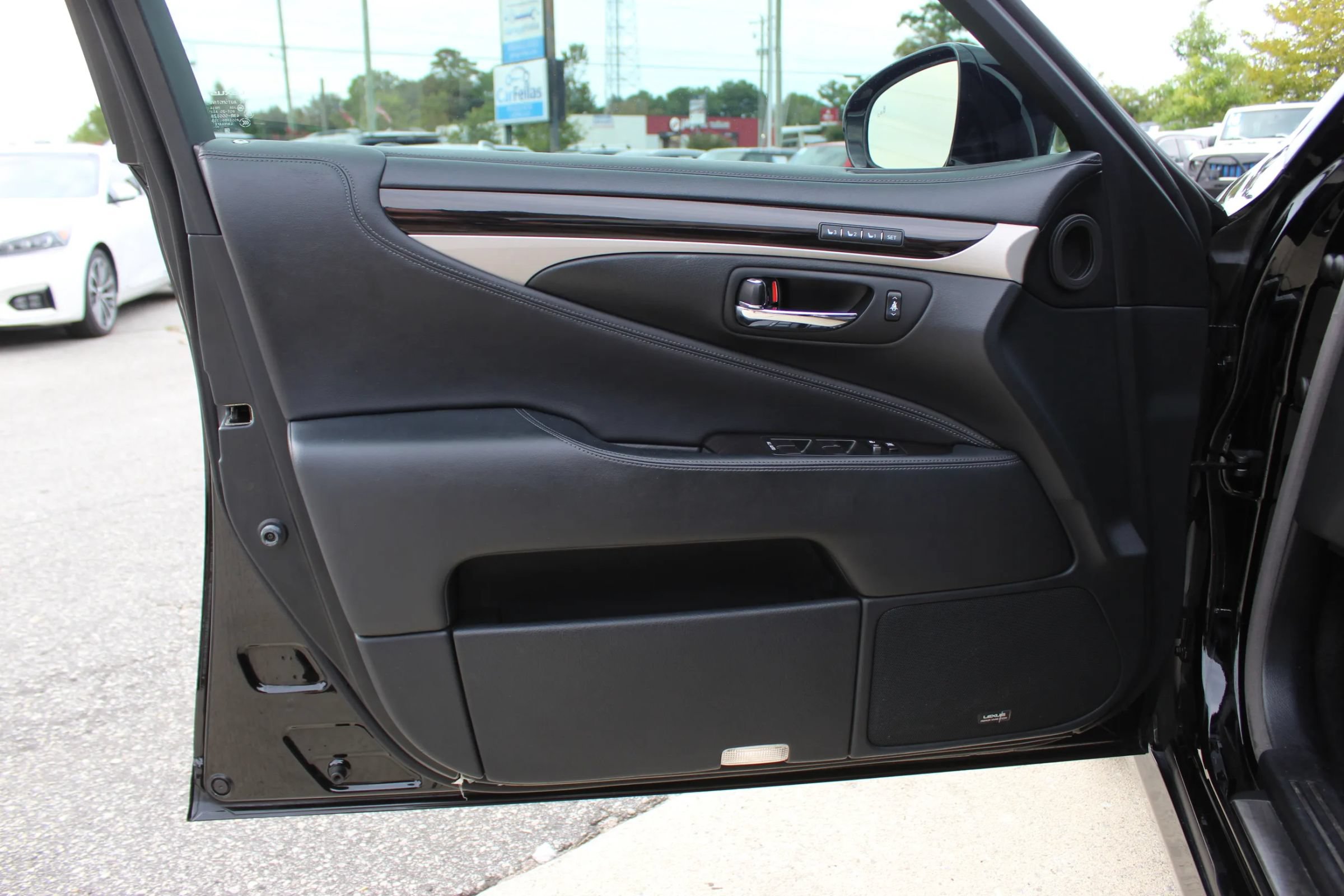 Used 2015 Lexus LS 460 AWD w/ Comfort Package image 10