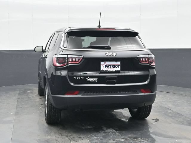 Used 2025 Jeep Compass Sport w/ Mopar Graphics Package AWD/4WD image 3
