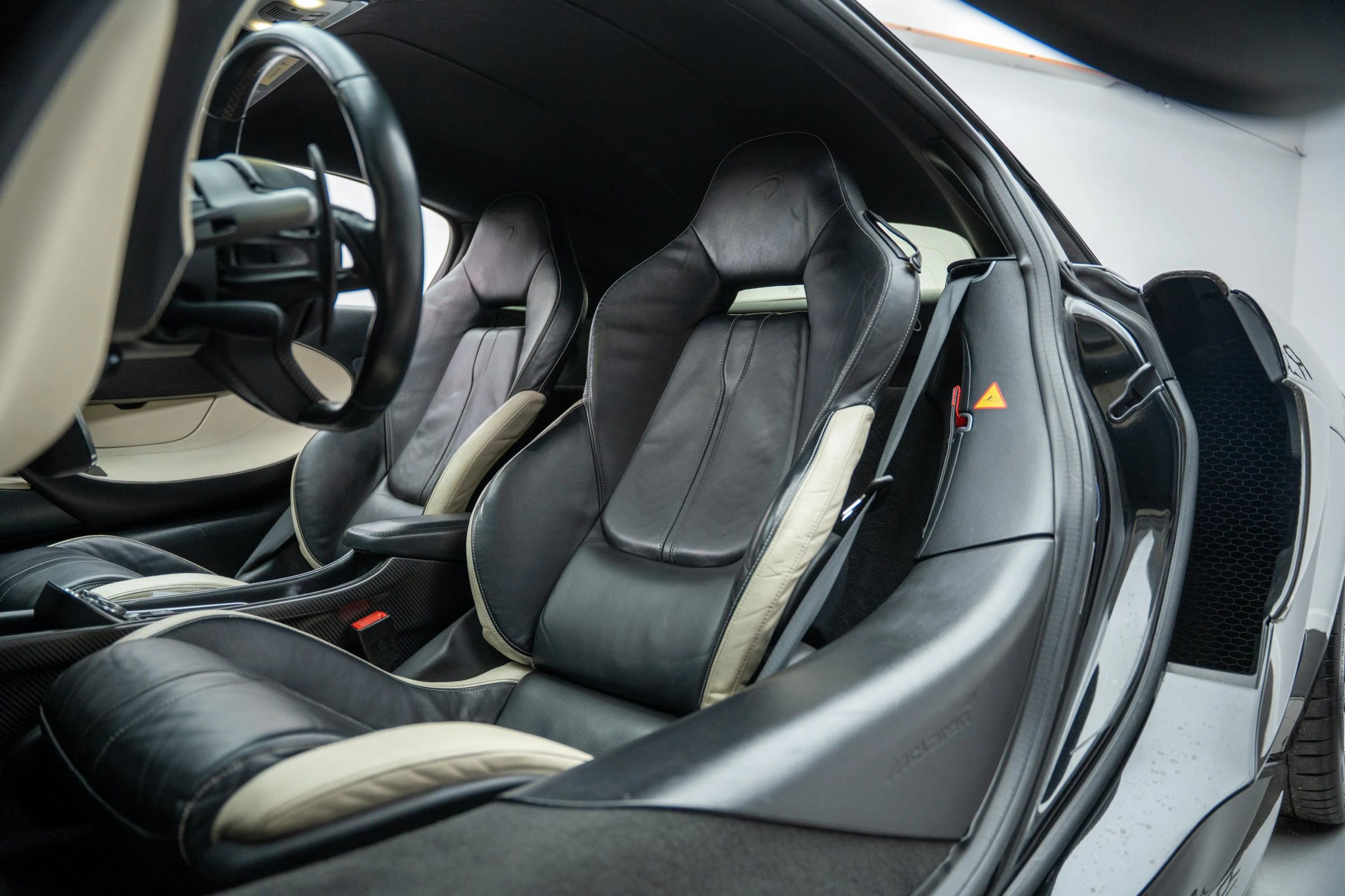 Used 2017 McLaren 570S Coupe image 3