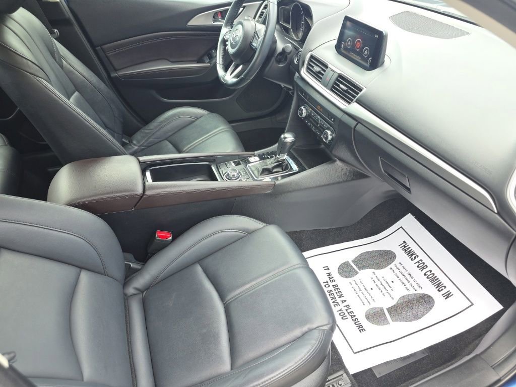 Used 2018 MAZDA MAZDA3 Touring FWD image 16