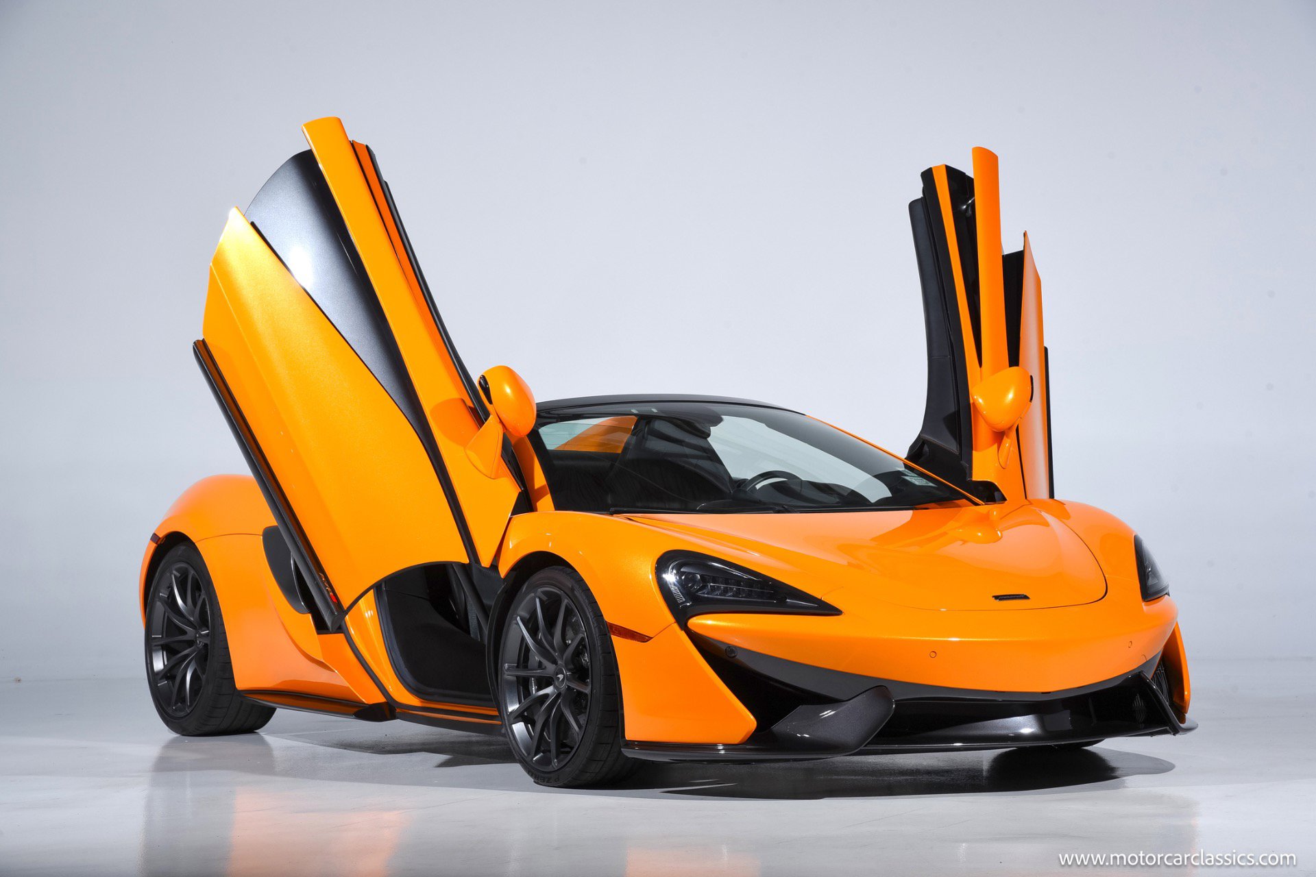 Used 2020 McLaren 570S Spider image 2