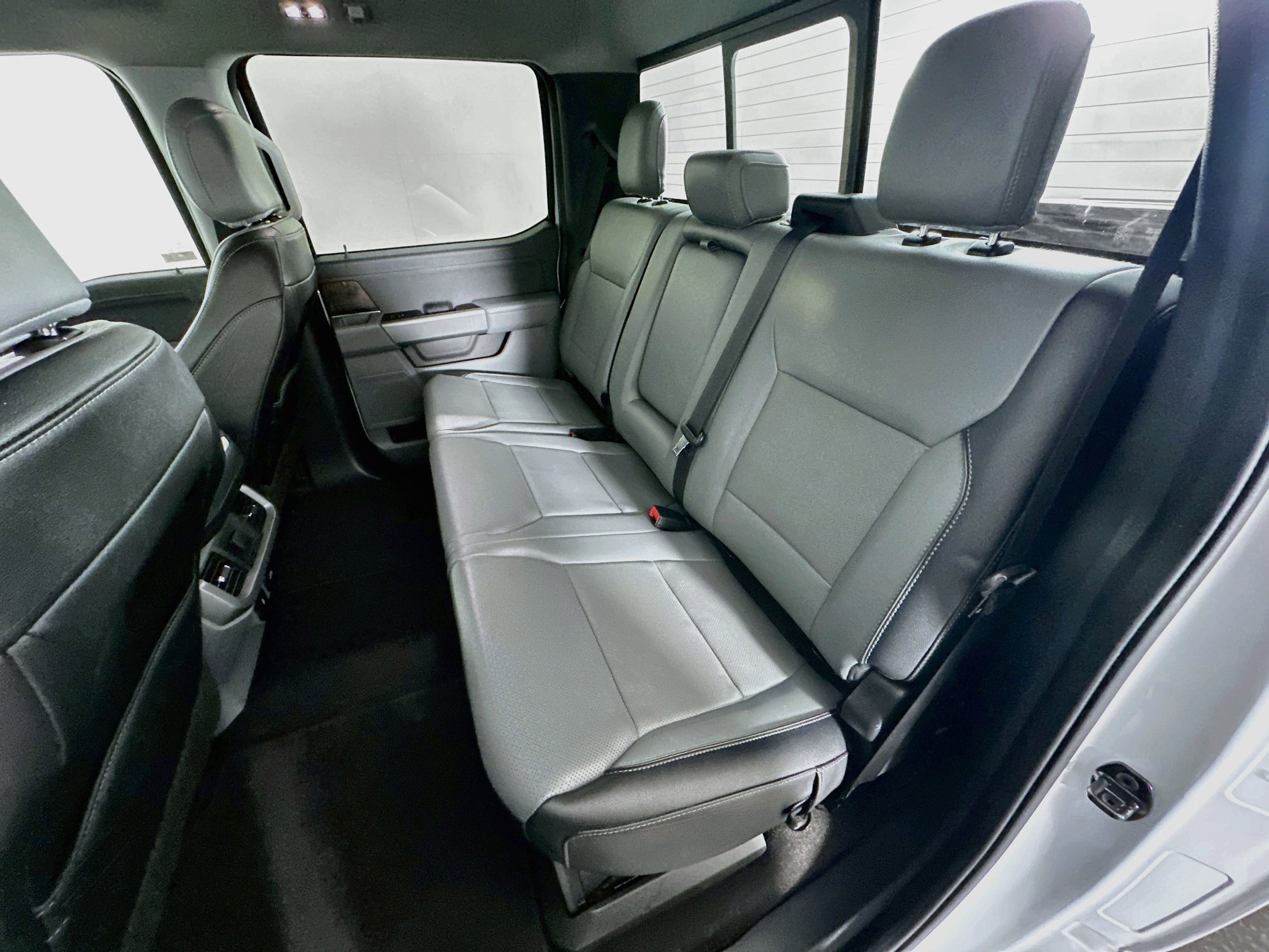 Used 2022 Ford F150 Lariat w/ Bed Utility Package RWD image 27