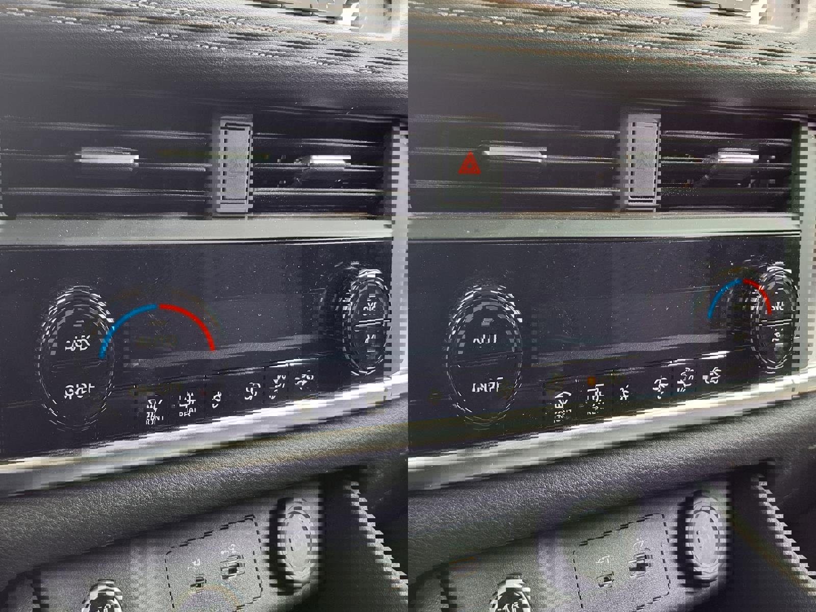 Used 2023 Nissan Rogue SV image 11