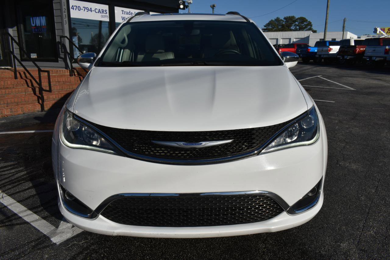 Used 2020 Chrysler Pacifica Limited image 3