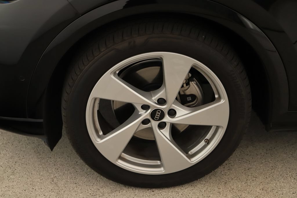 Certified 2025 Audi Q5 Prestige w/ 20" Wheel Package AWD/4WD image 33