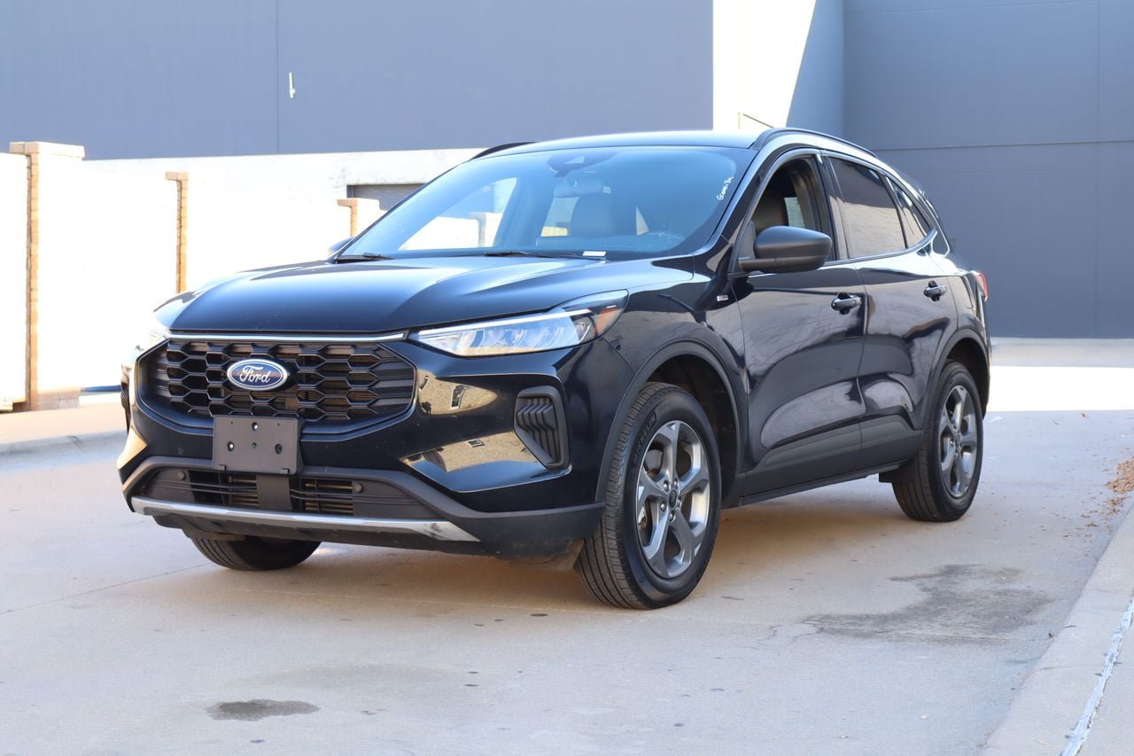 Used 2025 Ford Escape ST-Line AWD/4WD image 2