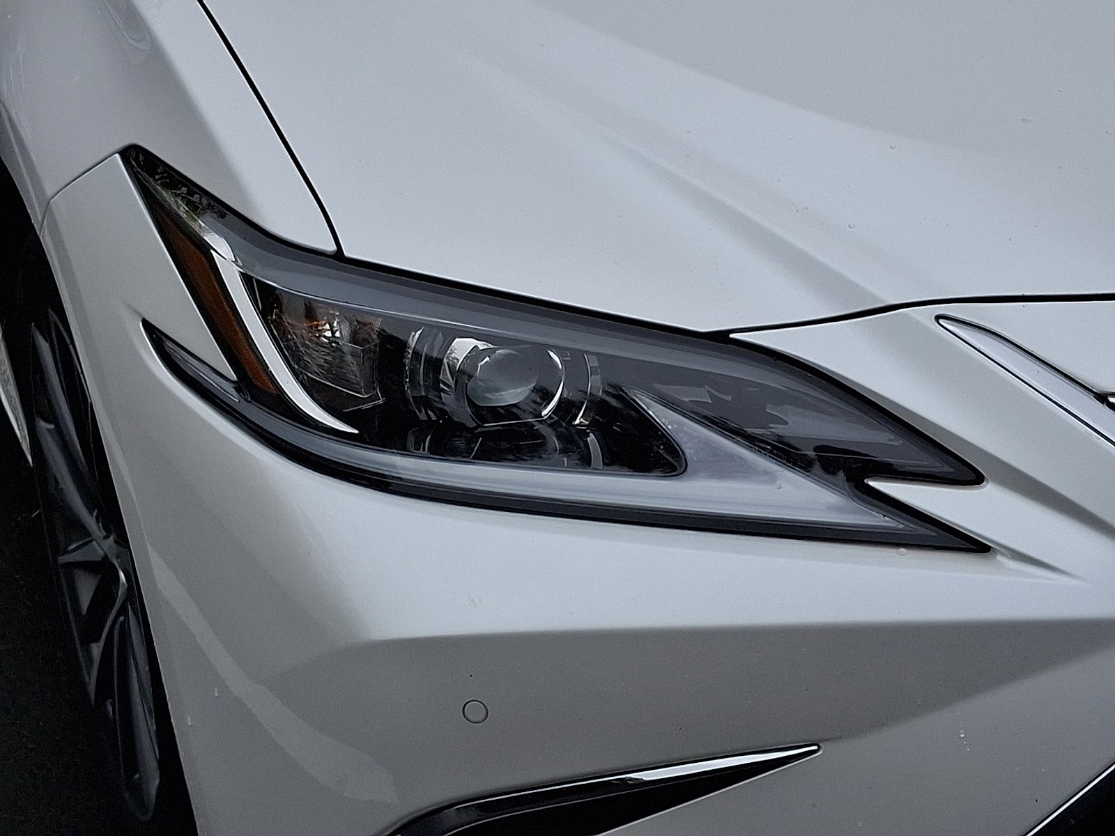 Certified 2022 Lexus ES 350 w/ Premium Package image 9