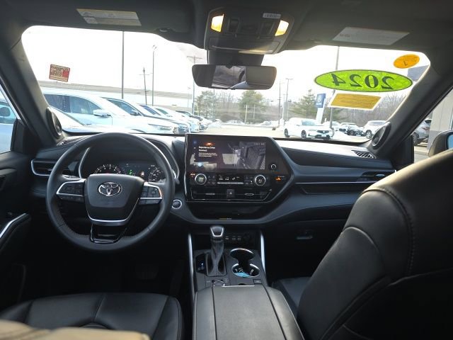 Used 2024 Toyota Highlander XSE image 13