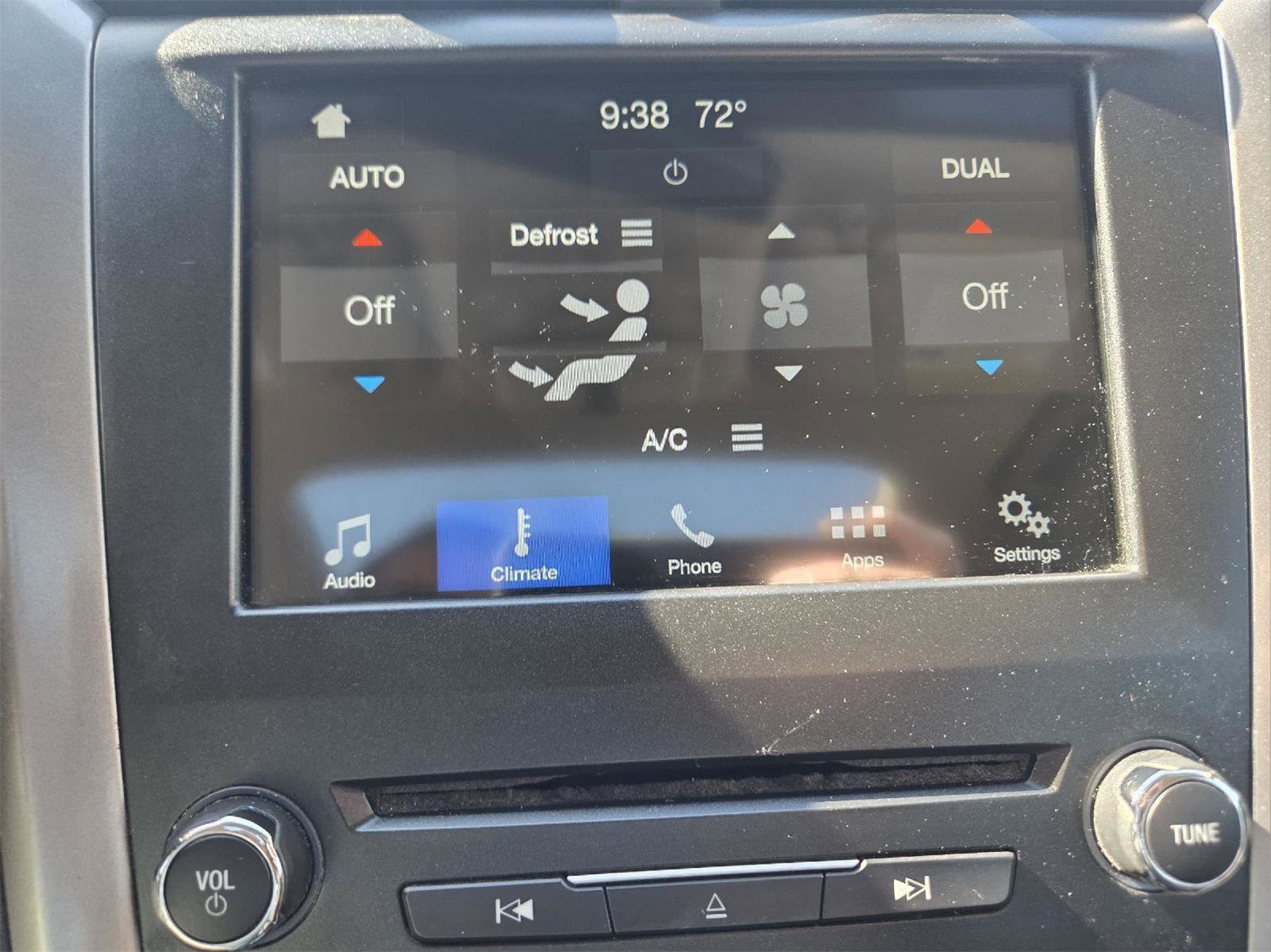 Used 2017 Ford Fusion SE w/ Fusion SE Technology Package AWD/4WD image 25