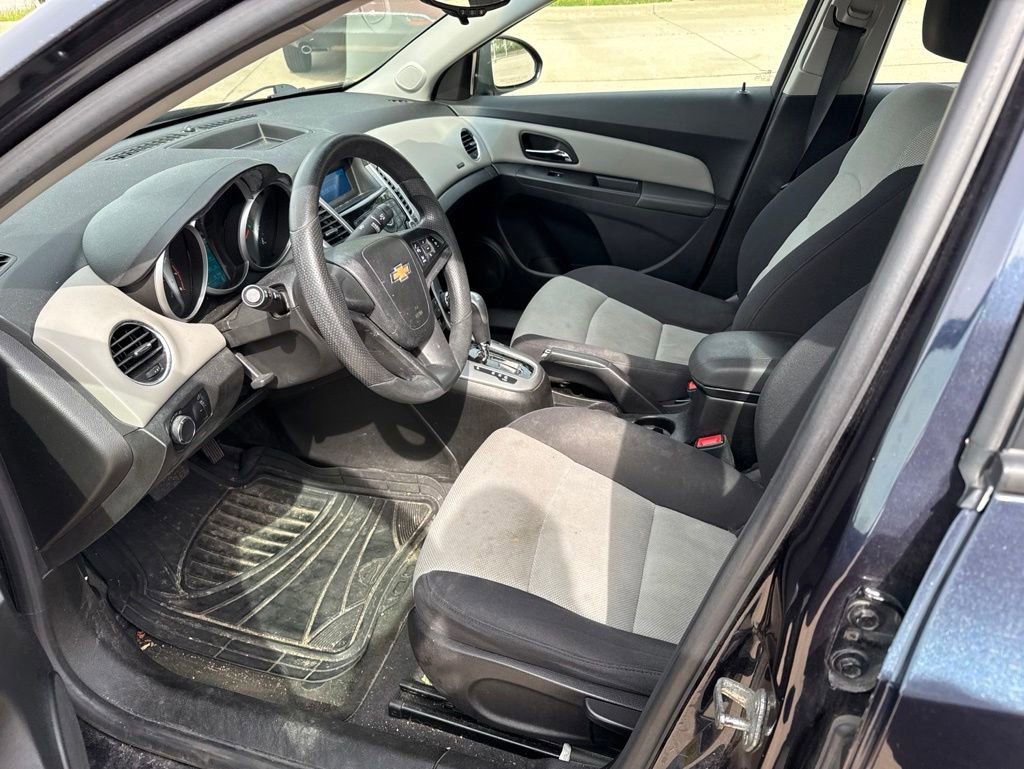 Used 2014 Chevrolet Cruze LS FWD image 13