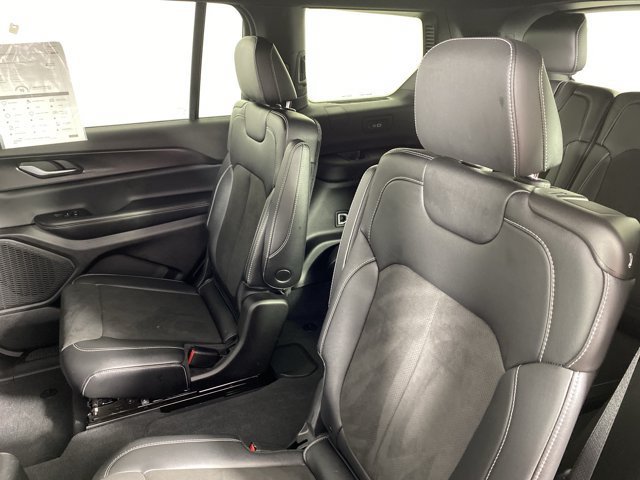 Used 2023 Jeep Grand Cherokee L Altitude AWD/4WD image 32