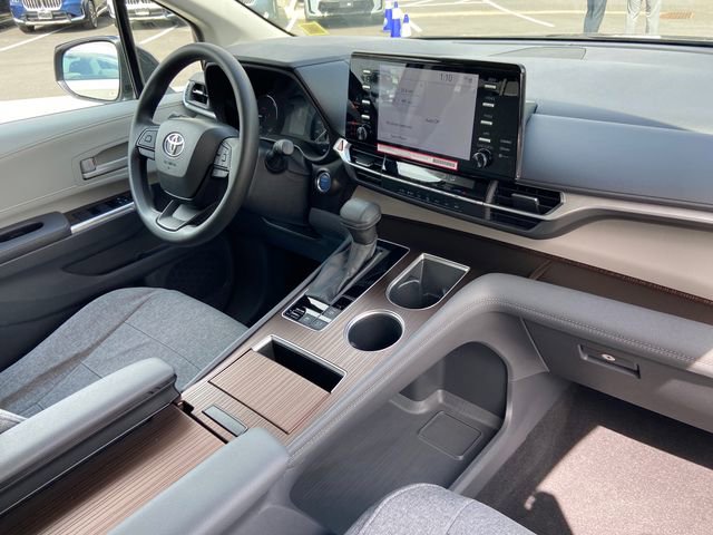 Used 2024 Toyota Sienna LE image 23