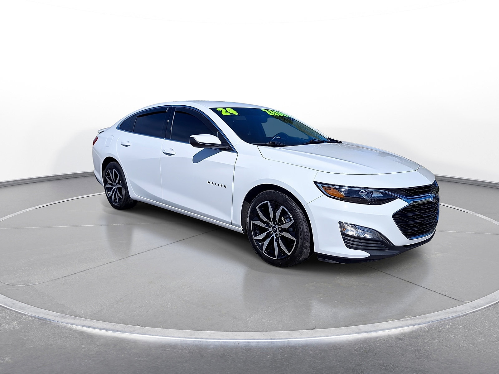 Used 2024 Chevrolet Malibu RS FWD image 2