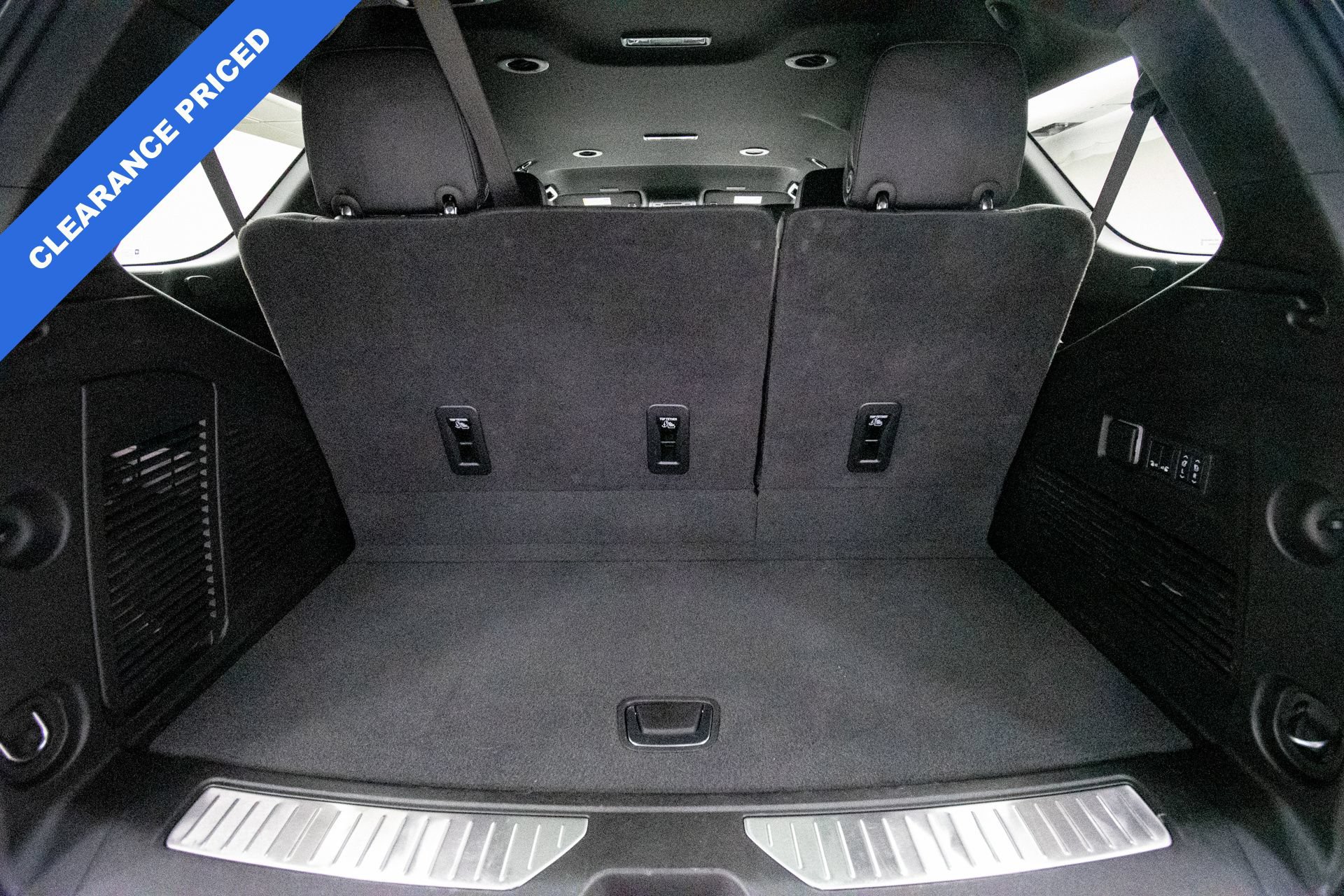 Used 2025 GMC Yukon Denali AWD/4WD image 34