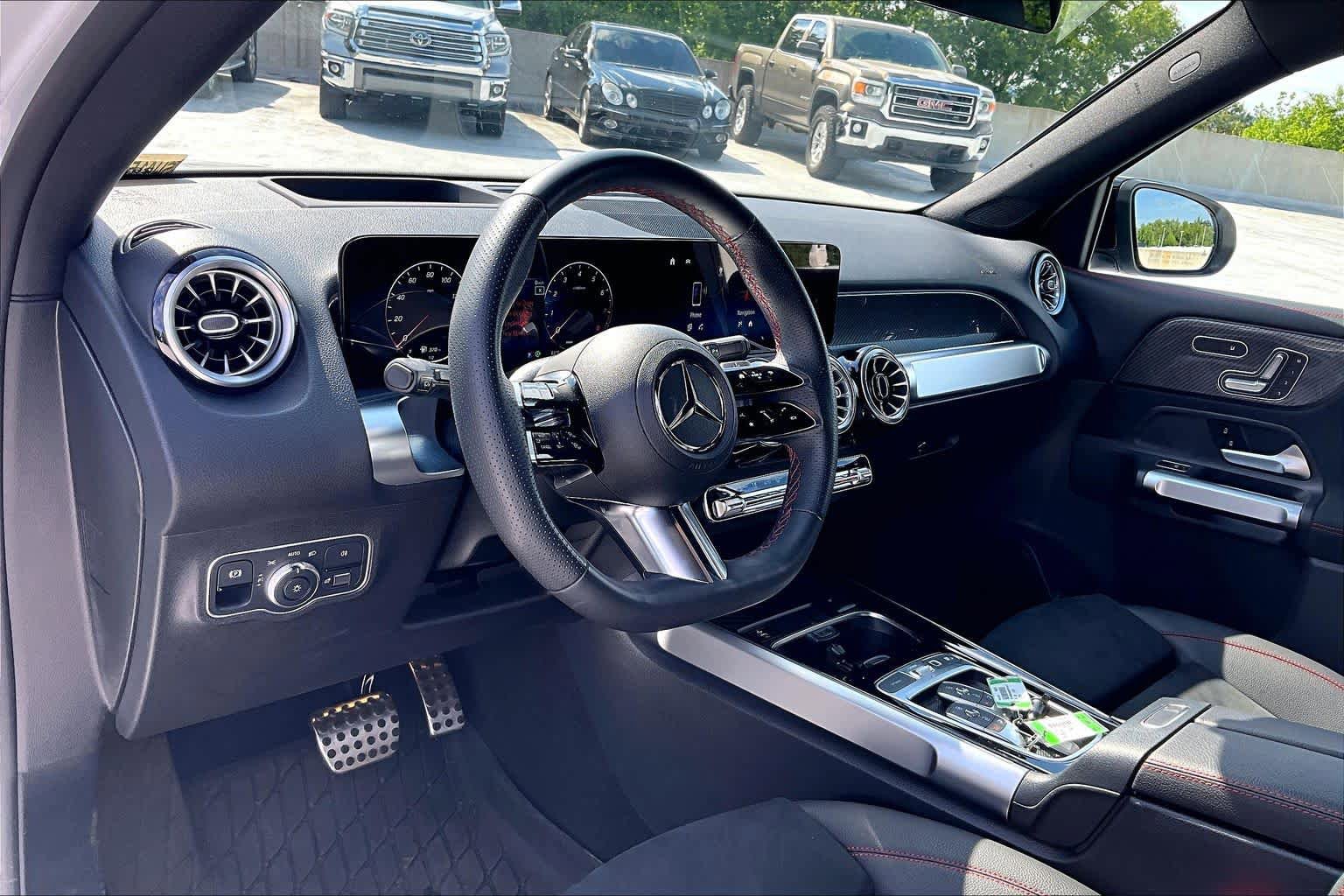 Used 2025 Mercedes-Benz GLB 250 image 17