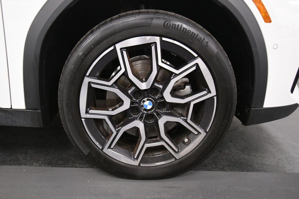 Used 2026 BMW X2 xDrive28i AWD/4WD image 32