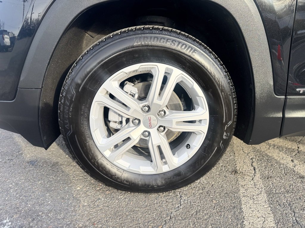 Used 2024 GMC Terrain SLE image 3