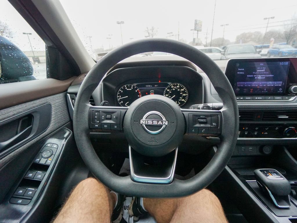 Used 2023 Nissan Rogue S image 17