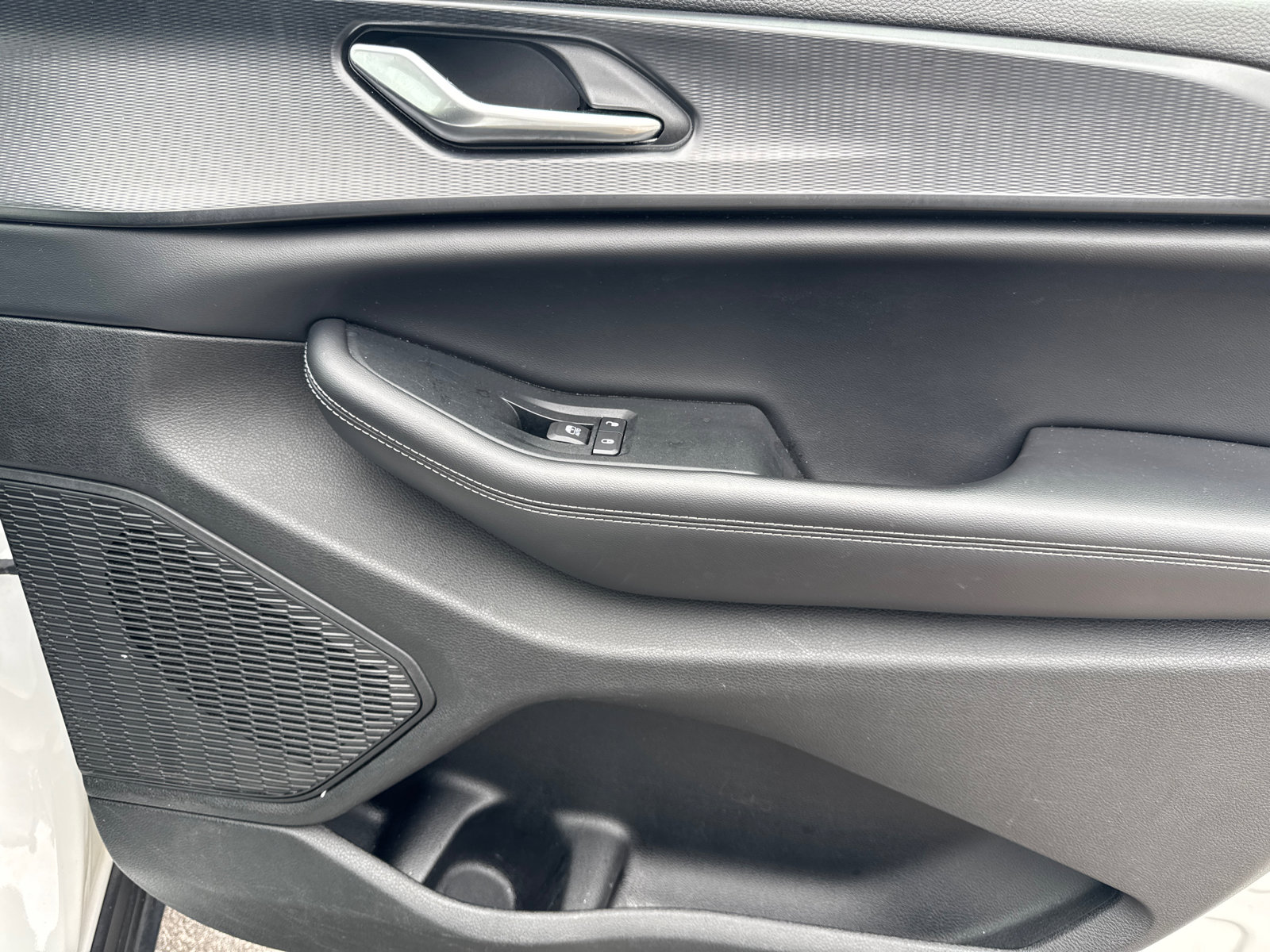 Used 2024 Jeep Grand Cherokee Laredo image 14