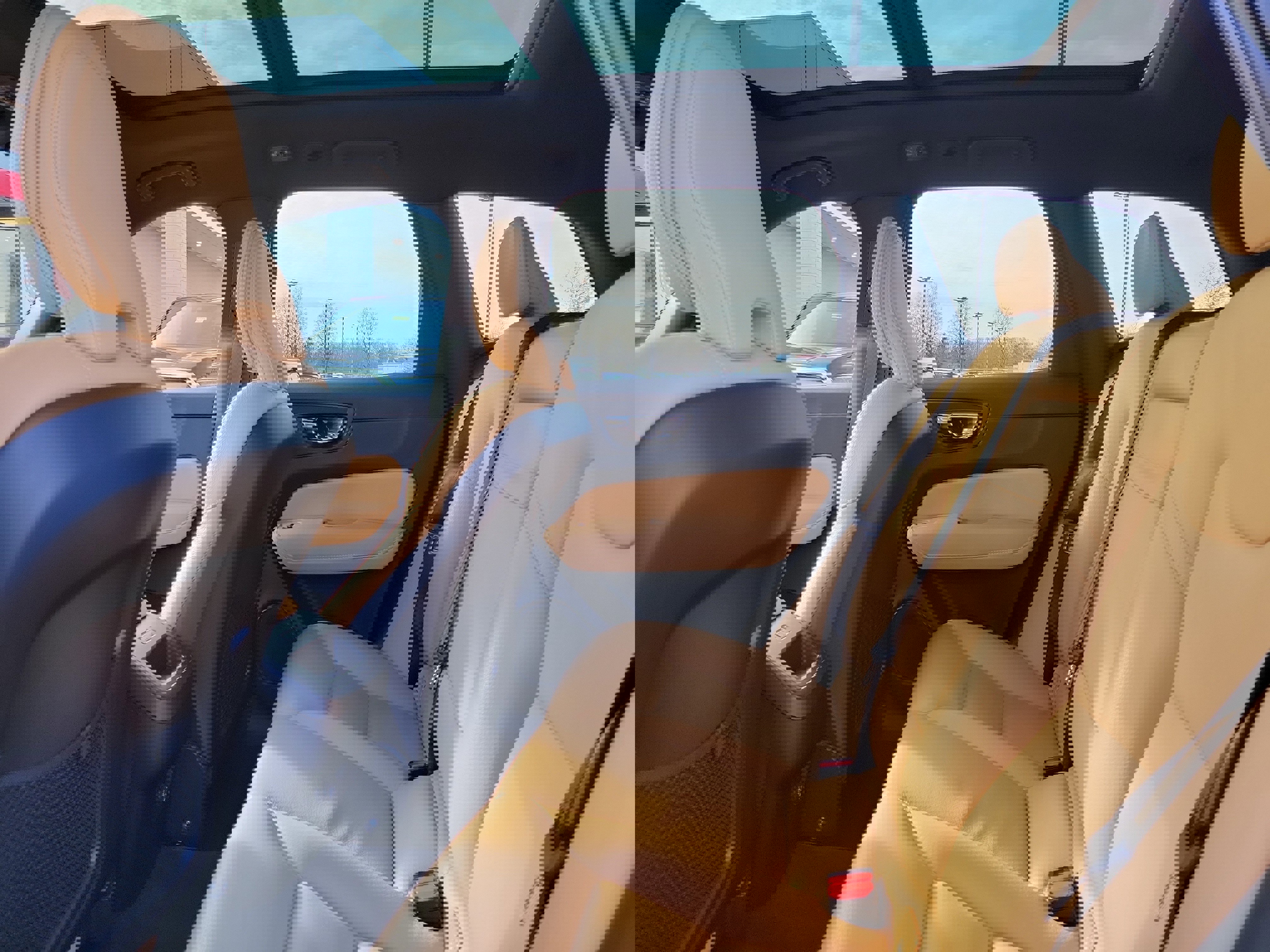 Used 2020 Volvo XC60 T5 Momentum w/ Protection Package Premier image 11