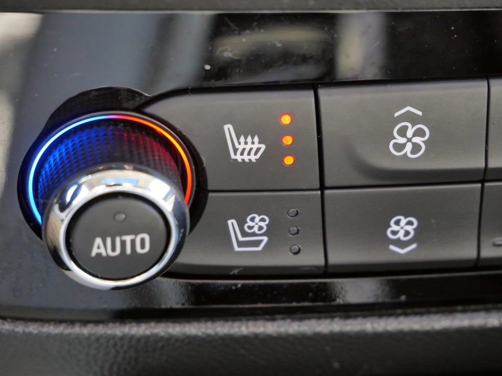 Used 2022 Buick Enclave Avenir w/ Avenir Technology Package image 47