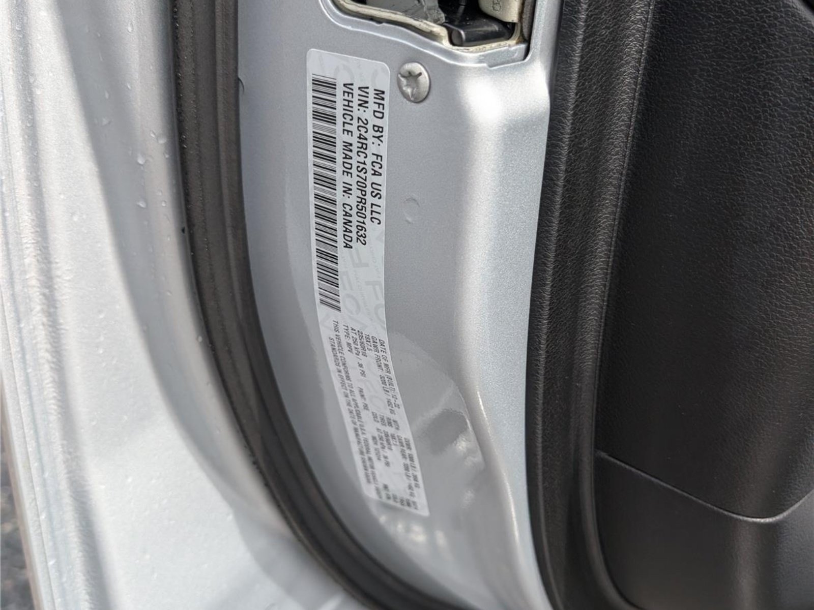 Used 2023 Chrysler Pacifica Limited w/ Uconnect Theater Family Group FWD image 21