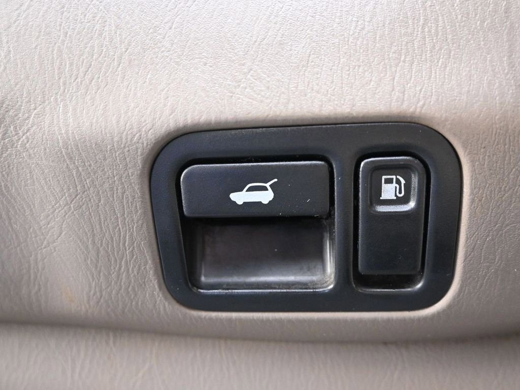 Used 2004 Nissan Pathfinder SE w/ (POP) SE Popular Pkg image 24