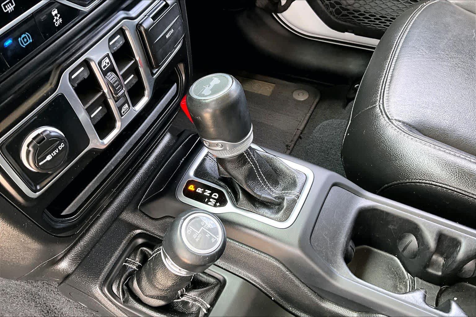 Used 2022 Jeep Wrangler Unlimited Sahara AWD/4WD image 15