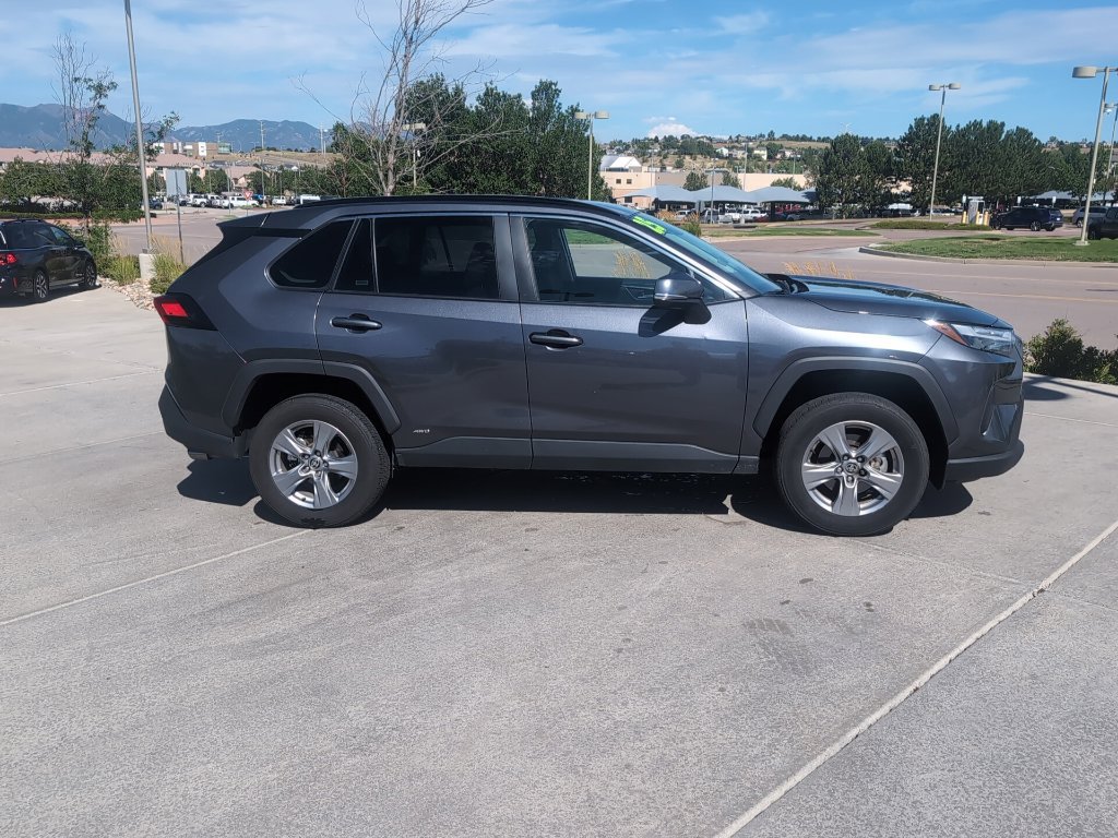 Used 2025 Toyota RAV4 XLE AWD/4WD image 10