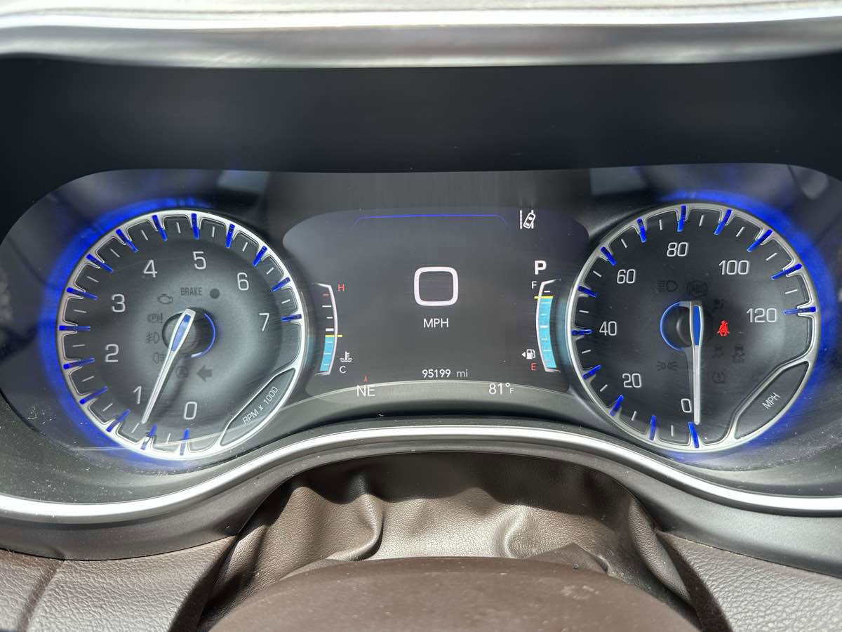Used 2017 Chrysler Pacifica Touring-L Plus w/ Advanced Safetytec Group FWD image 12