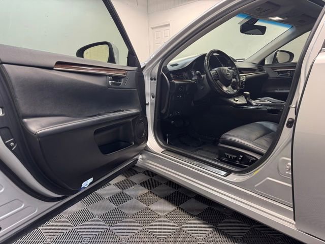 Used 2016 Lexus ES 350 w/ Navigation System Package image 8