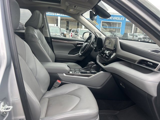 Used 2023 Toyota Highlander Limited image 34