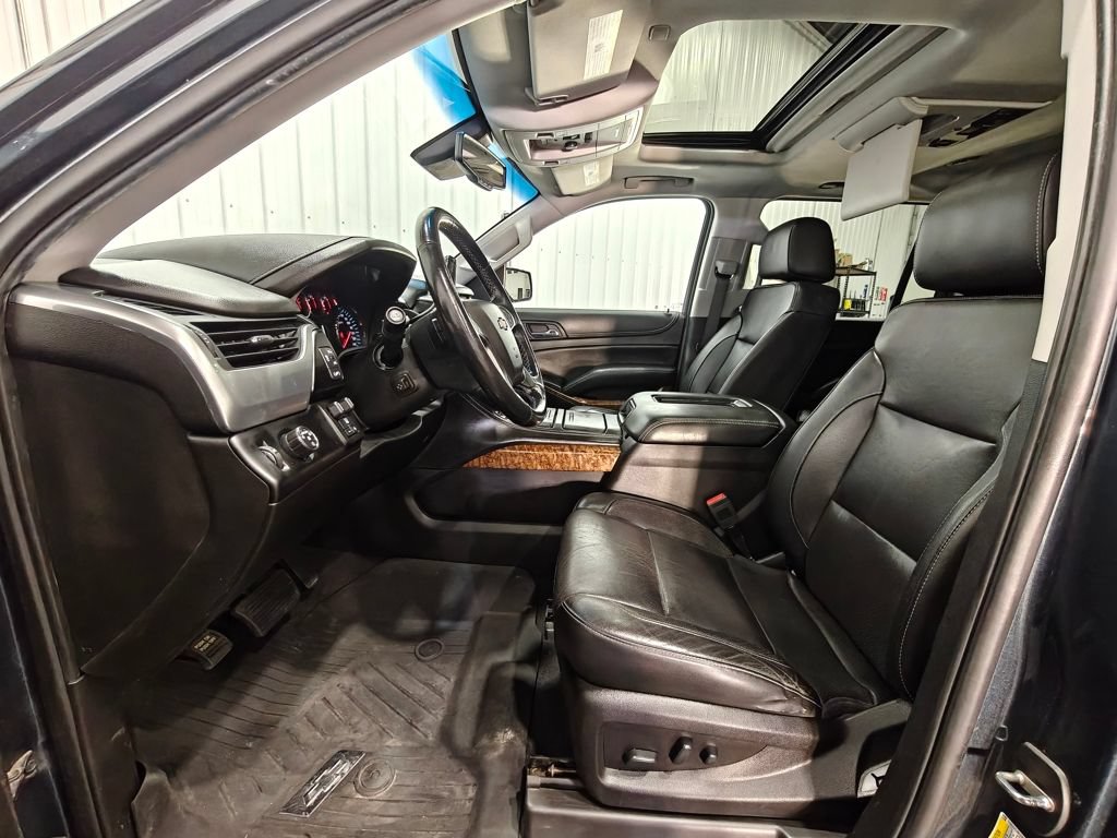 Used 2019 Chevrolet Suburban Premier RWD image 32