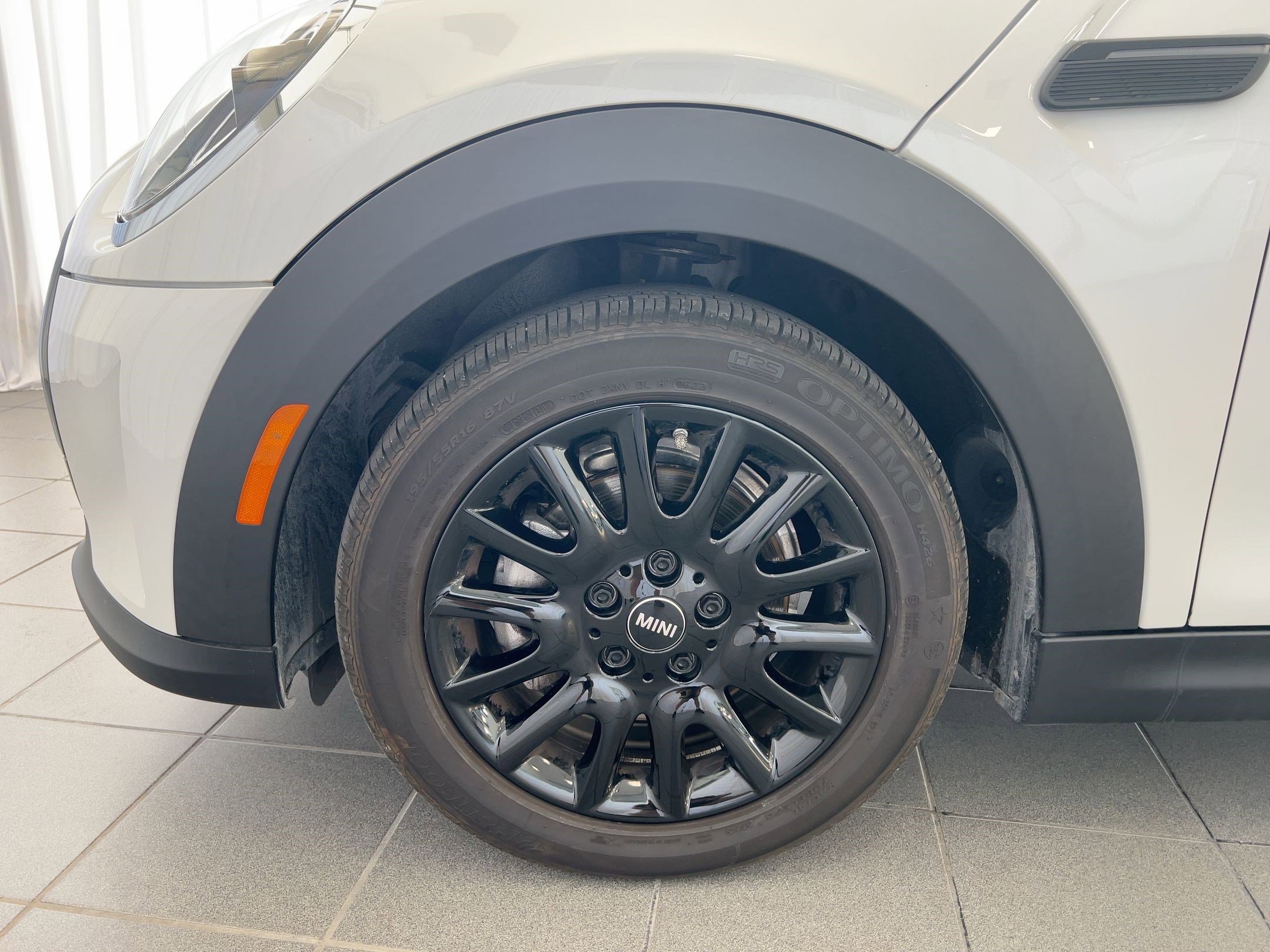 Used 2024 MINI Cooper 2-Door Hardtop image 12