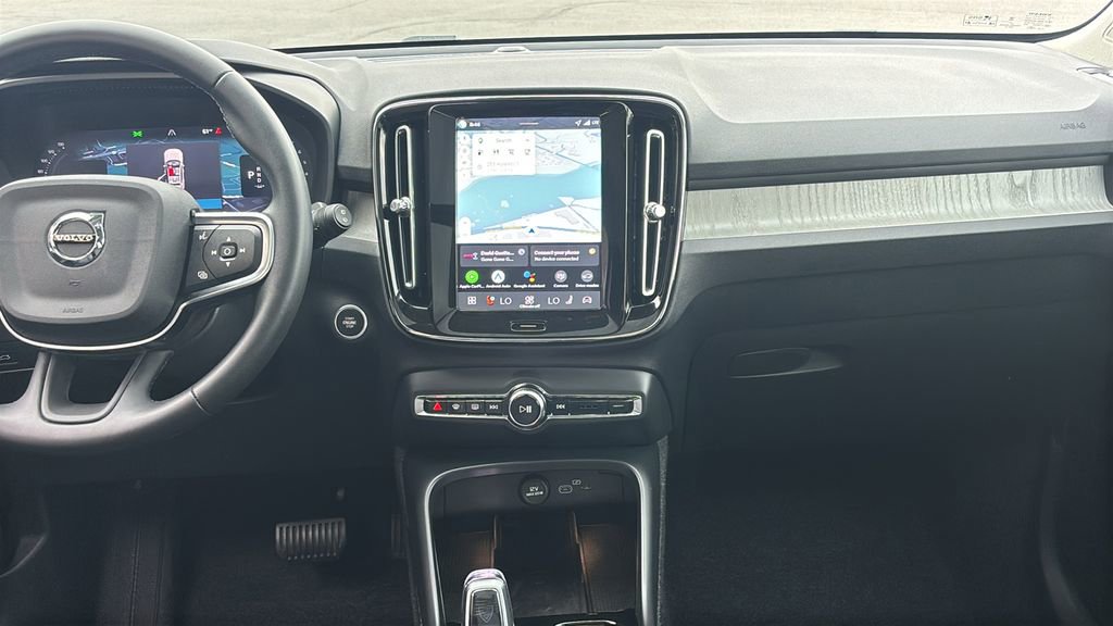Certified 2026 Volvo XC40 B5 Plus AWD/4WD image 6