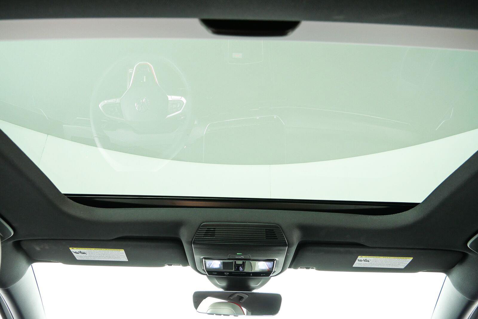 Used 2025 Volkswagen GTI SE FWD image 21
